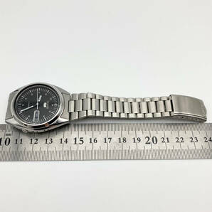 稼働品 SEIKO 5 セイコー ファイブ 7S26-0480 自動巻き オートマ デイデイト メンズ 腕時計 裏スケ シースルーバック 黒文字盤 IJ4608の画像6