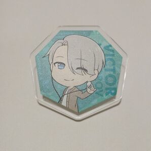 ユーリ!!! on ICE HMV アクリルバッジ ヴィクトル