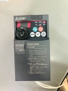 通電確認済　三菱電機 インバーター FR-E720-0.4K