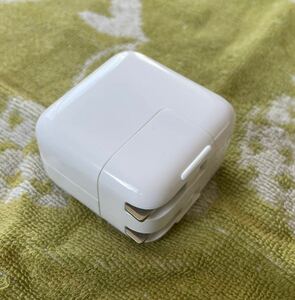 送料込み・iPhone充電器・Apple純正品・USB ACアダプター・【A1357】5.1V 2.1A (10W) ・新品未使用品　アダプターのみ１個