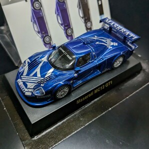 京商 ミニカー 1/64 マセラティ MC12 GT1 青の画像1