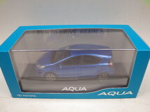 207【S.R】非売品・未開封 1/30 TOYOTA アクア AQUA NHP10 3代目 カラーサンプル ブルーメタリック 箱有 香川発_画像1