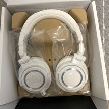 未使用品　オーディオテクニカ　ヘッドフォン　ATH-M50x WH （ホワイト）_画像2