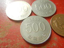 外国・韓国／５００ウォン白銅貨３枚　240315_画像3