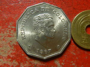 外国・コロンビア／１ペソ白銅貨（1967年）：発行枚数400万枚　240319