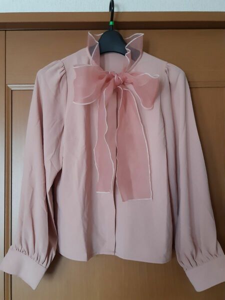 未着用　春らしいピンク色のブラウス　リボンが可愛いです！　洗濯のみ　Mサイズ位