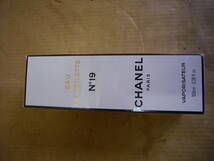 EAU DE TOILETTE N°19 CHANEL PARIS VAPORISATEUR 100ML 未開封品　当時物_画像1