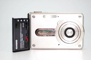 カシオ CASIO EXILIM EX-S100 シルバー色 コンパクトデジタルカメラ バッテリー付き