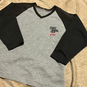 スウェット tシャツ　グレー 長袖　vネック　130 男の子　キッズ