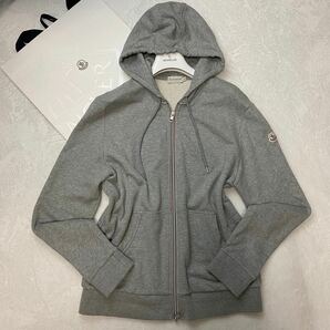 未使用級/XLサイズ●MONCLER モンクレール トリコロールライン フルジップパーカー 袖ロゴワッペン ジップアップ 人気モデル グレー JPタグの画像2