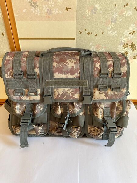 米軍 デジタル迷彩 肩掛けカバン 収納沢山あります サバゲー アウトドア用