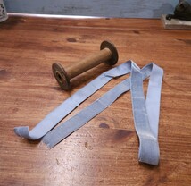 フランスアンティーク ベロア リボン 1m 糸巻き付き 木製 ベルベット 紐 テープ ドール インテリア ブロカント ヴィンテージ _画像4