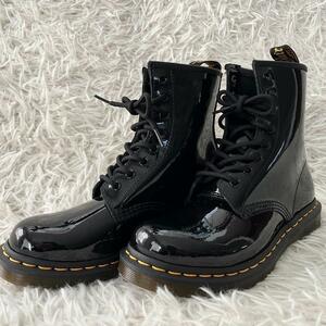 新品 希少 Dr.Martens ドクターマーチン 8ホールブーツ ブラック 黒 パテントレザー エナメル 25ｃｍ レディース 定価25920円