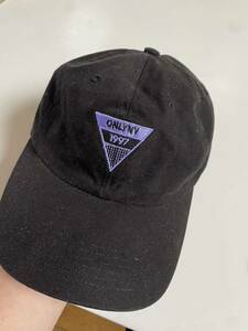 USA製　アメリカ製　ONLY. NY　刺繍ロゴ 1997　ツイル キャップ　帽子 スケボーストリート アメカジ　スナップバック　56~58　フリーサイズ