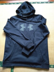 UNDER ARMOUR　パーカーLG