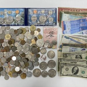 外国銭 銀貨（硬貨 紙幣）大量 おまとめ 約1770g以上 （アメリカ ドル マレーシア 韓国 中国 等）の画像1