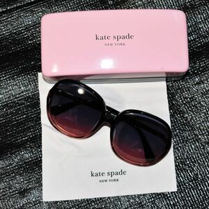 ★美品★Kate spade★ケイトスペードの魅力的な色気ある サングラス　kadelynf/s ダークネイビー・紫ピンク系