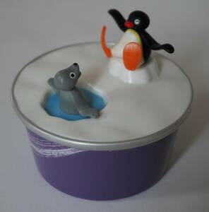 Pingu and Robi on the ice 氷上のピングーとロビ フィギュア