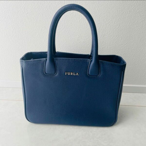 【美品】FURLA ハンドバッグ ネイビー 紺