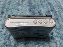 0603u1344　SONY FM/AM PLLシンセサイザーハンディーポータブルラジオ シルバー ICF-M55/S_画像4