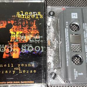 Neil Young And Crazy Horse / Sleeps With Angels 輸入カセットテープの画像1