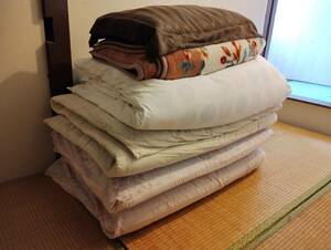  collection . futon complete set .( feathers, with cover )*.( wool .)* blanket * pillow ( with cover )* mattress 5 point set ②