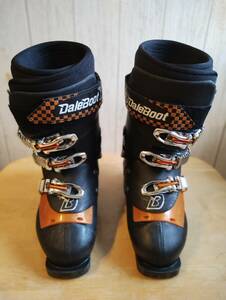 DALEBOOT ski boots size approximately 25cm