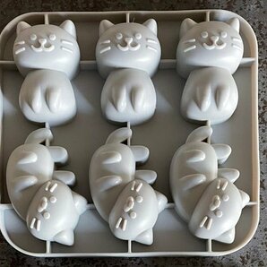 シリコーンモールド ねこ型 新品シリコンモールド お菓子 手作り かわいい 樹脂粘土 レジン ビーズ石鹸 クッキー チョコ マドレーヌ 猫ネコの画像1