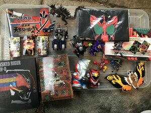 ★　【ジャンク扱い】　まとめて　仮面ライダー　ウルトラマン　怪獣　トレカ　カード　フィギュア　ガチャ　食玩　ビーダマン　ロボット