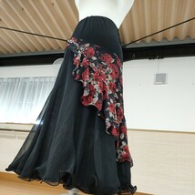 ICHIOKU 黒×赤バラ柄スカート_画像7