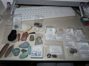 外国産鉱物：水晶　宝石　リチア輝石 火山弾 エレバス火山　南極　方鉛鉱　電気石　デュモルティエ石　678ｇ