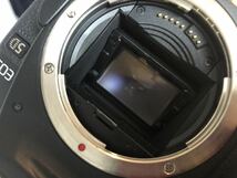 Canon EOS 5D MARK II カメラ + 電池一個。中古。配達無料。_画像2