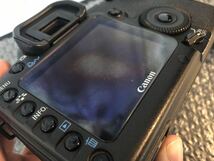 Canon EOS 5D MARK II カメラ + 電池一個。中古。配達無料。_画像6