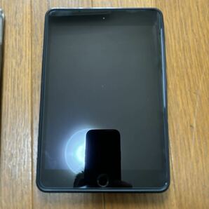 Apple iPad mini4 2台ジャンク おまけ付きの画像2