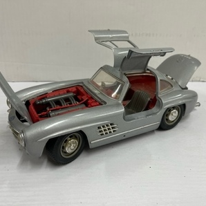 IYS66777 Mercedes Benz メルセデス ベンツ 300SL 1954 1/18 burago 模型 イタリア 車 現状品の画像9