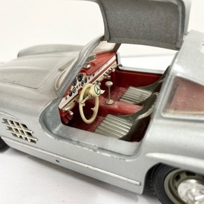 IYS66777 Mercedes Benz メルセデス ベンツ 300SL 1954 1/18 burago 模型 イタリア 車 現状品の画像10