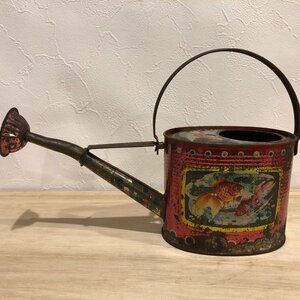 Ajouro tin plate goldfish watering can Joe ro interior toy ornament metal antique goods Showa Retro Vintage ( control number 240313)