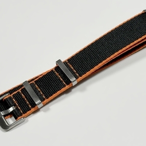ラグ幅:20mm NATO ベルト ブラック/オレンジ シルバー尾錠 ベーシック ファブリック ストラップ ナイロン 腕時計ベルト 