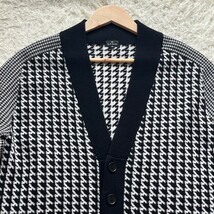 未使用級/Mサイズ●PS Paul Smith ポールスミス ウール 厚手 ニット カーディガン 千鳥格子 総柄 モノトーンカラー 裾ロゴ メンズ ブルゾン_画像2