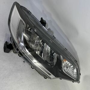 M 49-5-1フィット　後期　打刻N2 GK3 W3674 LED 右ヘッドライト 