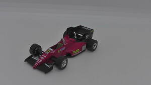 京商　１/64　フェラーリ126C4　　F1　ミニカー