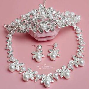 高品質上品3点セット★ティアラ ・ネックレス・イヤリング★ブライダルアクセサリーウェディングアクセサリー上質パール 結婚式新品