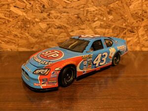 STP 2006 charger Bobby Labonte ボビー　ラボンテ　1/24 NASCAR ACTION RACING