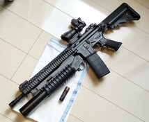 【動作確認済み】　次世代M4系用　DANIEL DEFENSE ロゴ入りハンドガード　＋　東京マルイ　M203　＋　カートリッジ1本_画像2