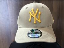 ニューエラ キャップ 帽子 NEW ERA CAP ベージュ　NY 黄色ゴールド　刺繍入　フリーサイズ　男女用　_画像2