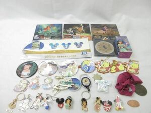 【同梱可】中古品 ディズニー プーさん ミッキー 他 シンデレラ城 勇者のメダル 15th 20th キーホルダー ピンバッジ