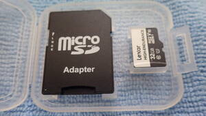 売切　Ｌｅｘａｒ製　32G microSDカード SDHC 変換アダプタ ケース付き　ケースは少し擦れ有ります