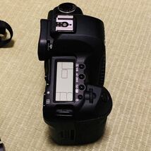 キヤノン CANON EOS 5D Mark II ボディ 動作確認済み バッテリー3個（写真は2個ですが）_画像5