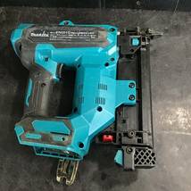 【中古品 / 動作品】★マキタ(makita) コードレスフィニッシュネイラ FN001GZ 本体のみ 充電式 40Vmax 36V 40mm　【格安出品♪】_画像2