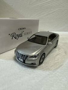 1/30 トヨタ クラウンロイヤル ロイヤルサルーン 後期　カラーサンプル 非売品 ミニカー　プレシャスシルバー